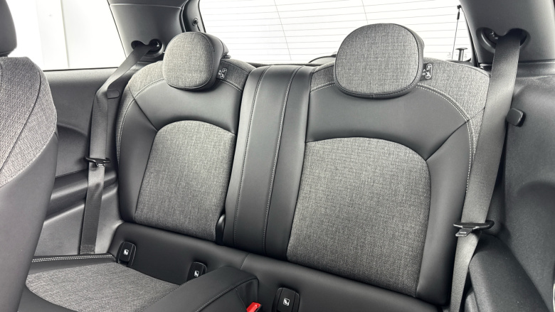 MINI Hatchback 135kW Cooper S Level 2 33kWh 3dr Auto Electric Hatchback